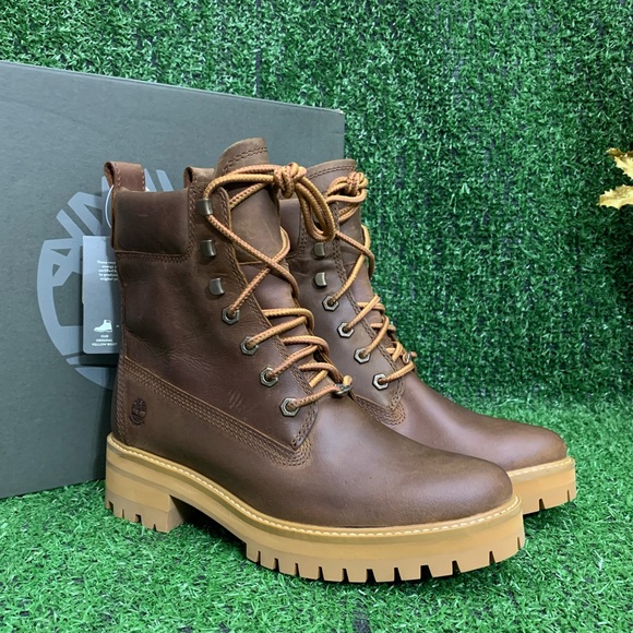 TIMBERLAND WOMEN'S COURMAYEUR VALLEY  6-INCH WP BOOT. - Picture 4 of 5